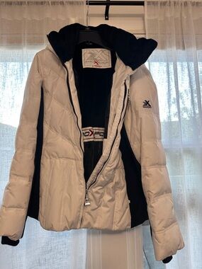 ZeroXposur Women’s White and Black Ski Jacket